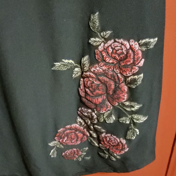 SAUCI BLACK/FLORAL DRESS SIZE MEDIUM - Picture 7 of 15